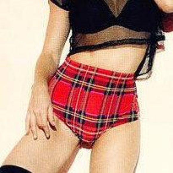 WOMENS RED PLAID PRINT HIGH-WAISTED HOT-SHORTS NWT - Picture 4 of 5